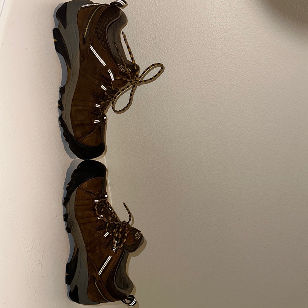 Keen hiking shoes 11.5